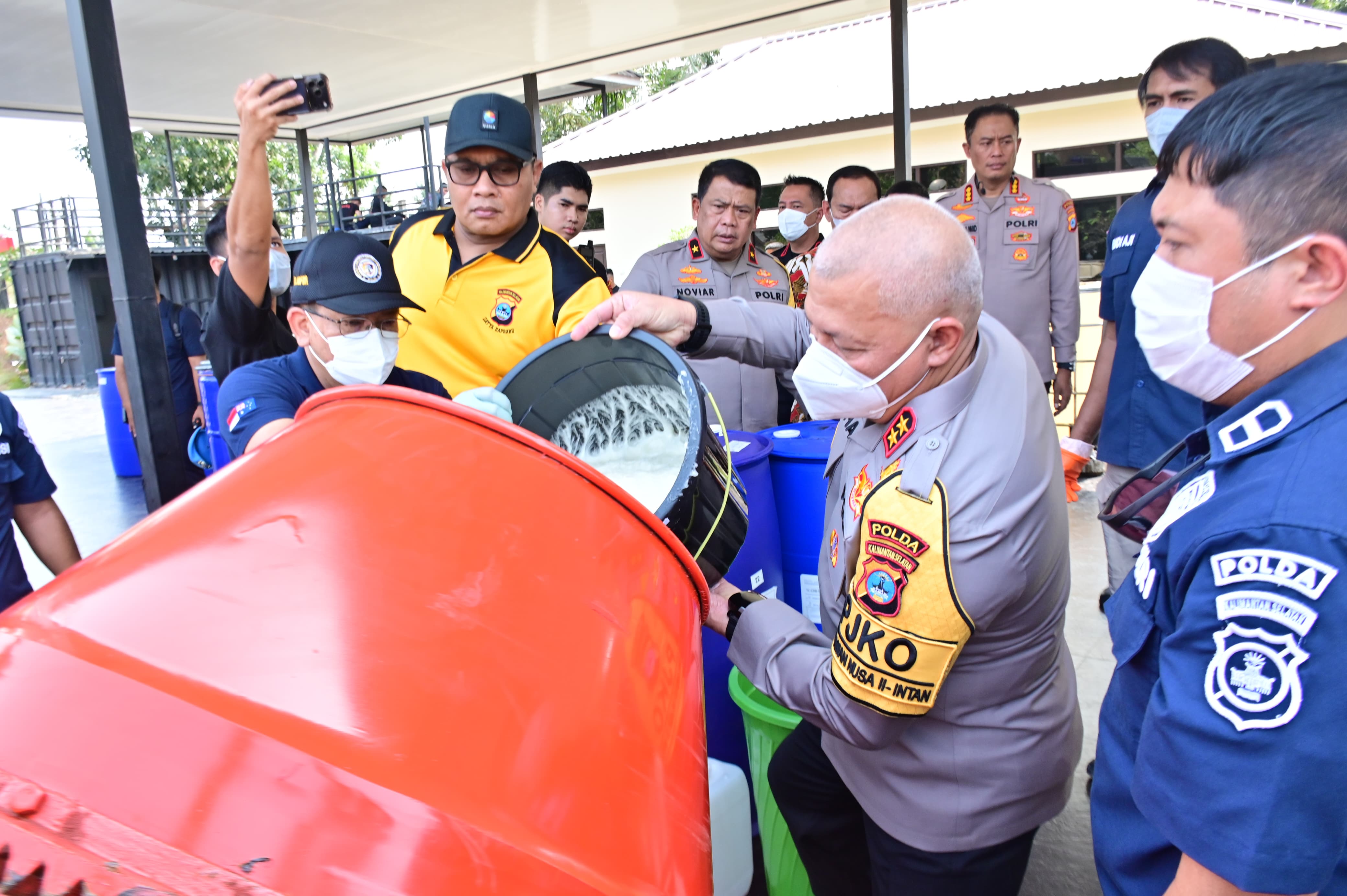 Inovasi Polda Kalsel Racik Cairan MES Untuk Padamkan Api Untuk Lahan Gambut