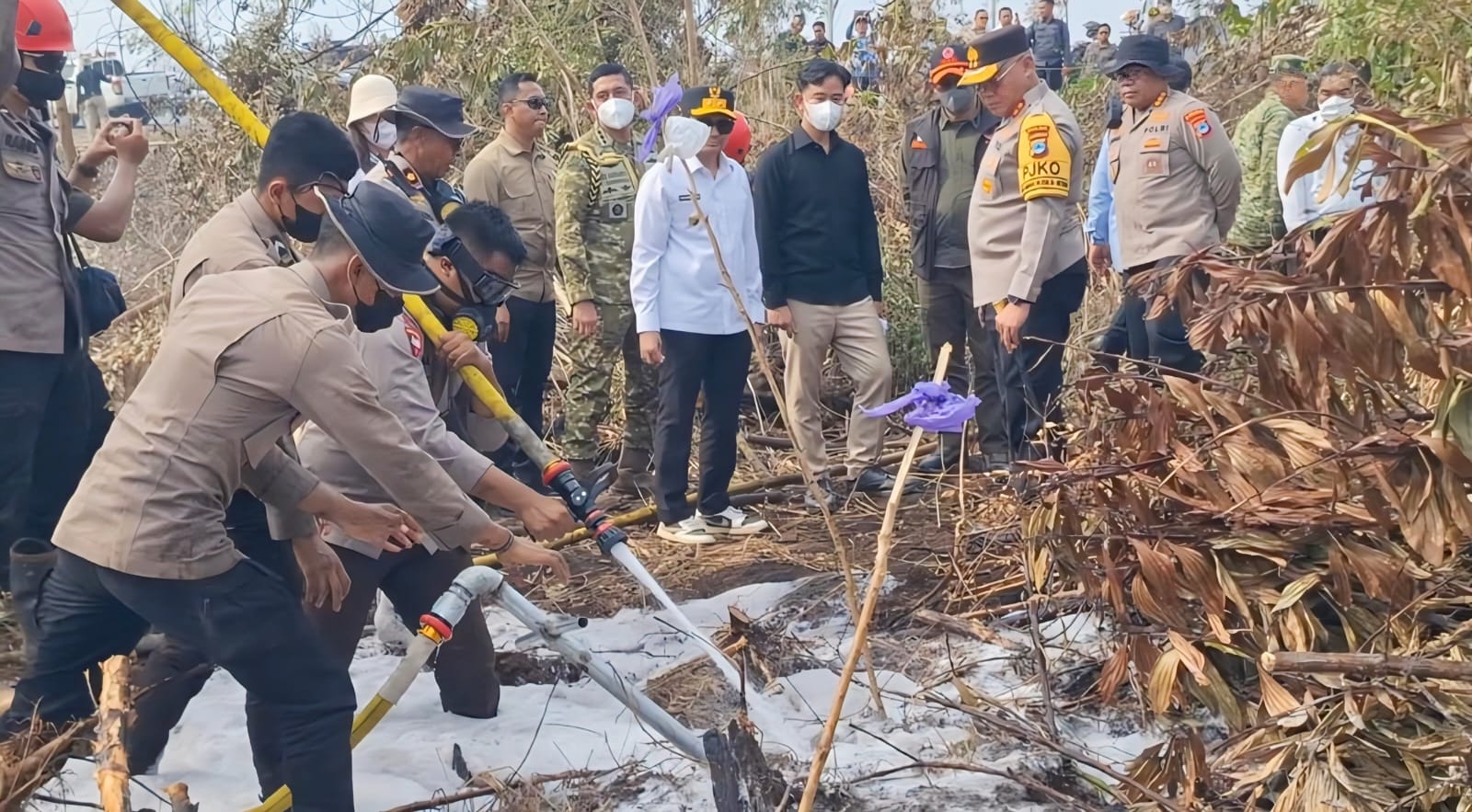 Wapres Gibran Saksikan penyemprotan Menggunakan Cairan Surfaktan, Apresiasi Keberhasilan Padamkan Api Karhutla